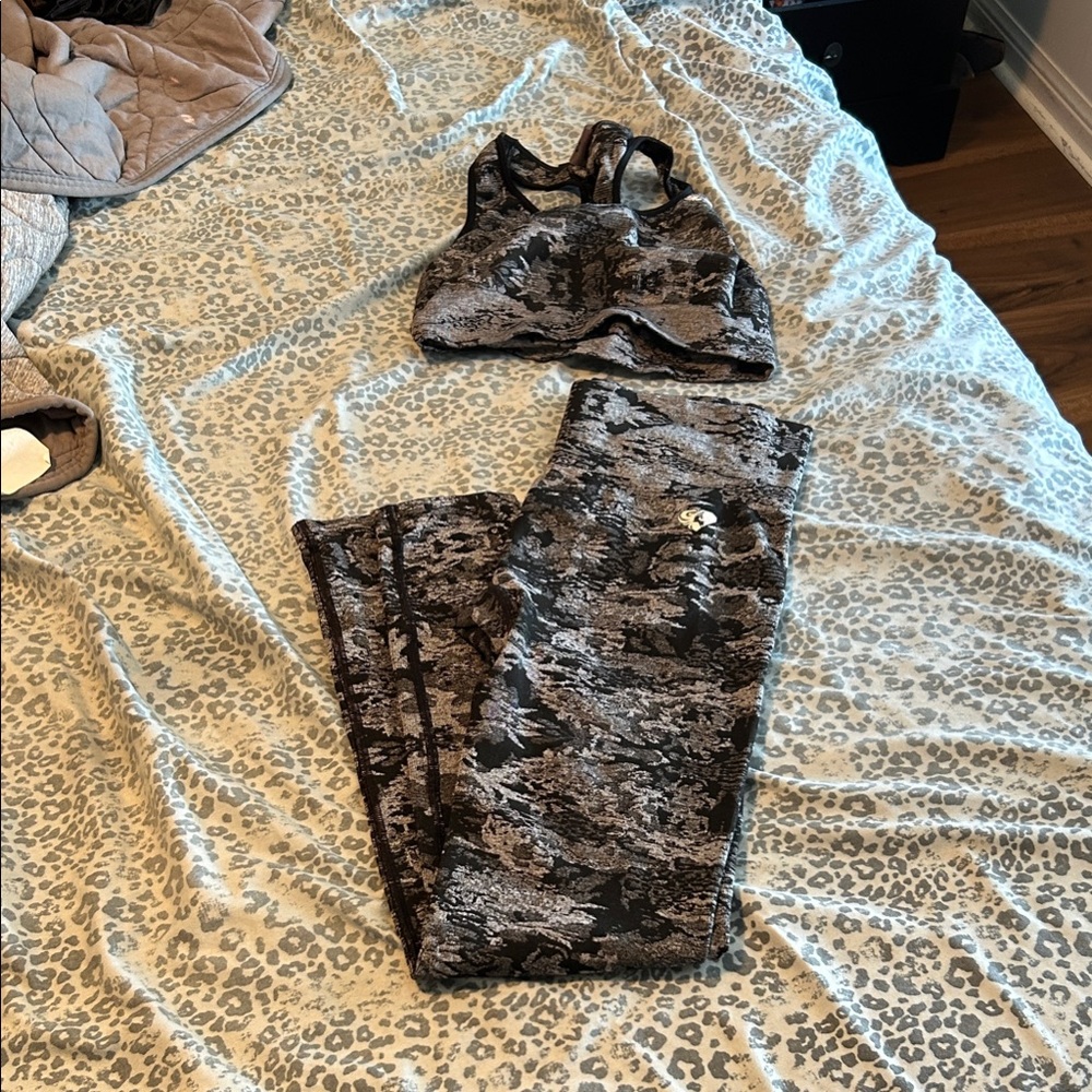 Women’s Best Stylish Gray Camouflage Workout Set